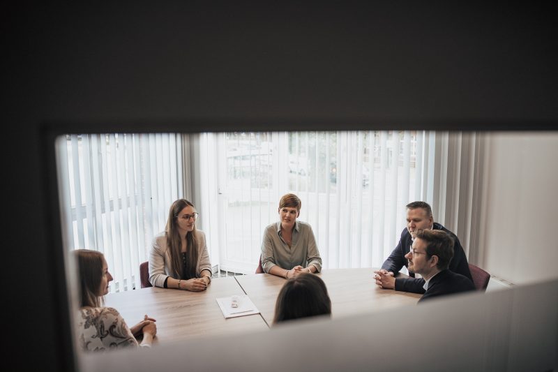 Konferenz Büro Frauen Mann