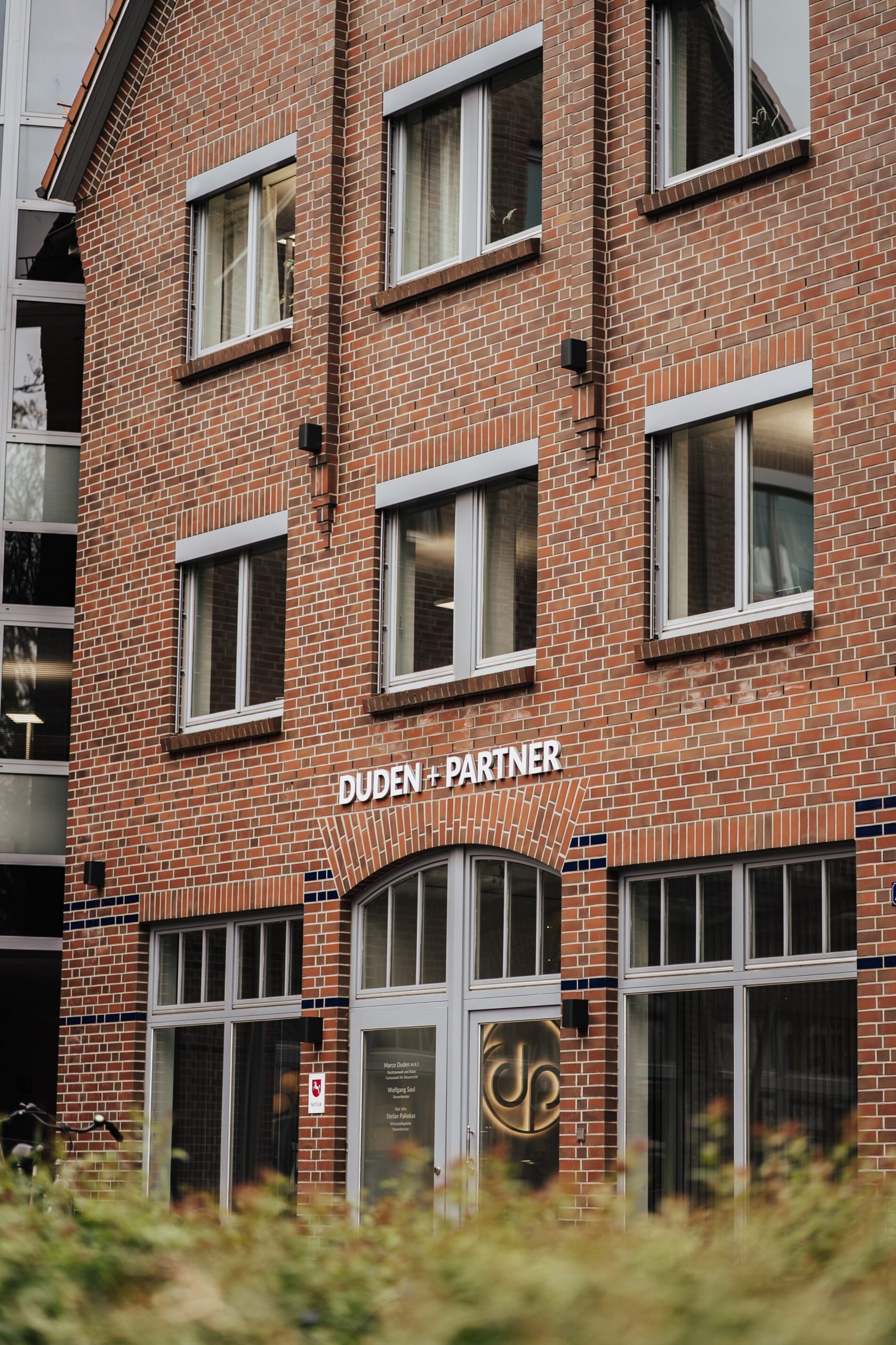 Duden und Partner Eingang Bürogebäude Zeven